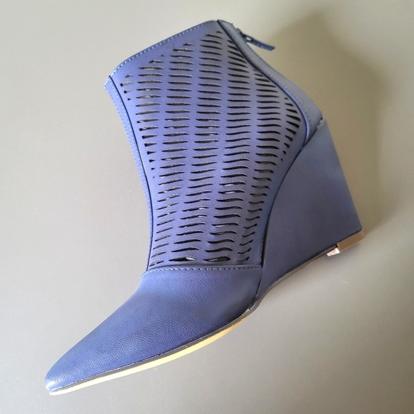New Michael Antonio Hollow Out Bootie 5.5M Blue - Picture 2 of 6